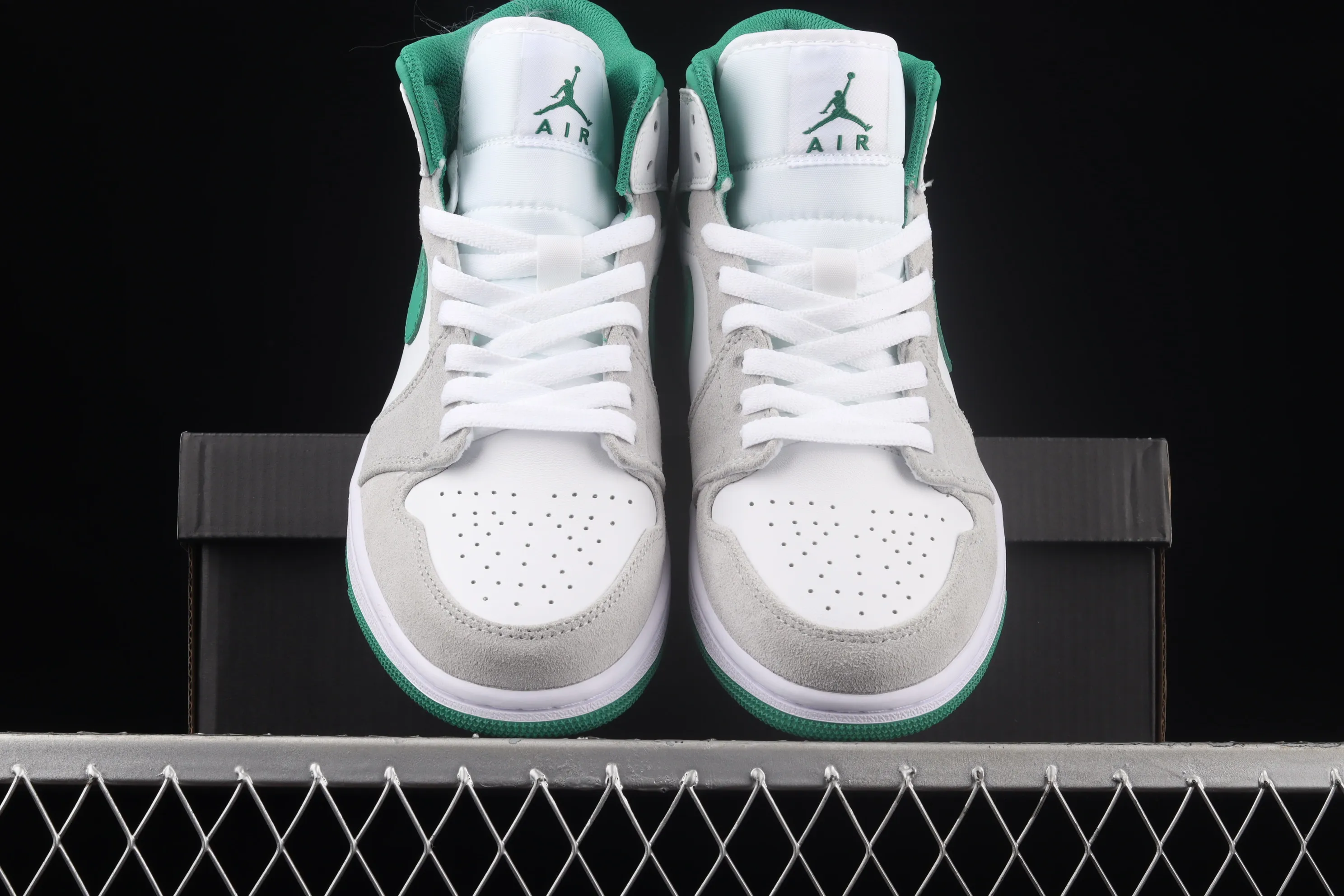All categories Air Jordan Jordan series basketball shoes Air Jordan 1 Mid Different versions Air Jordan 1 Mid AJ1 Joe 1 white gray green mid-top basketball shoes DC7294-103